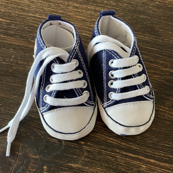 * 3/$10 * Baby slippers - Picture 2 of 8